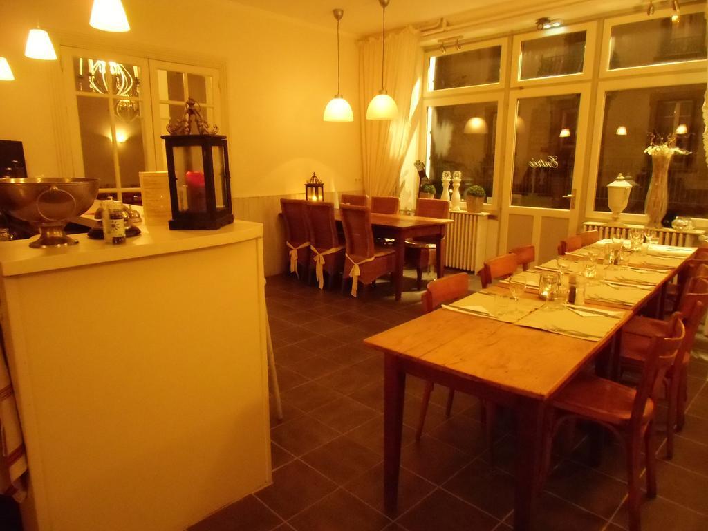 Égliseneuve-dʼEntraigues Hotel De La Providence מראה חיצוני תמונה