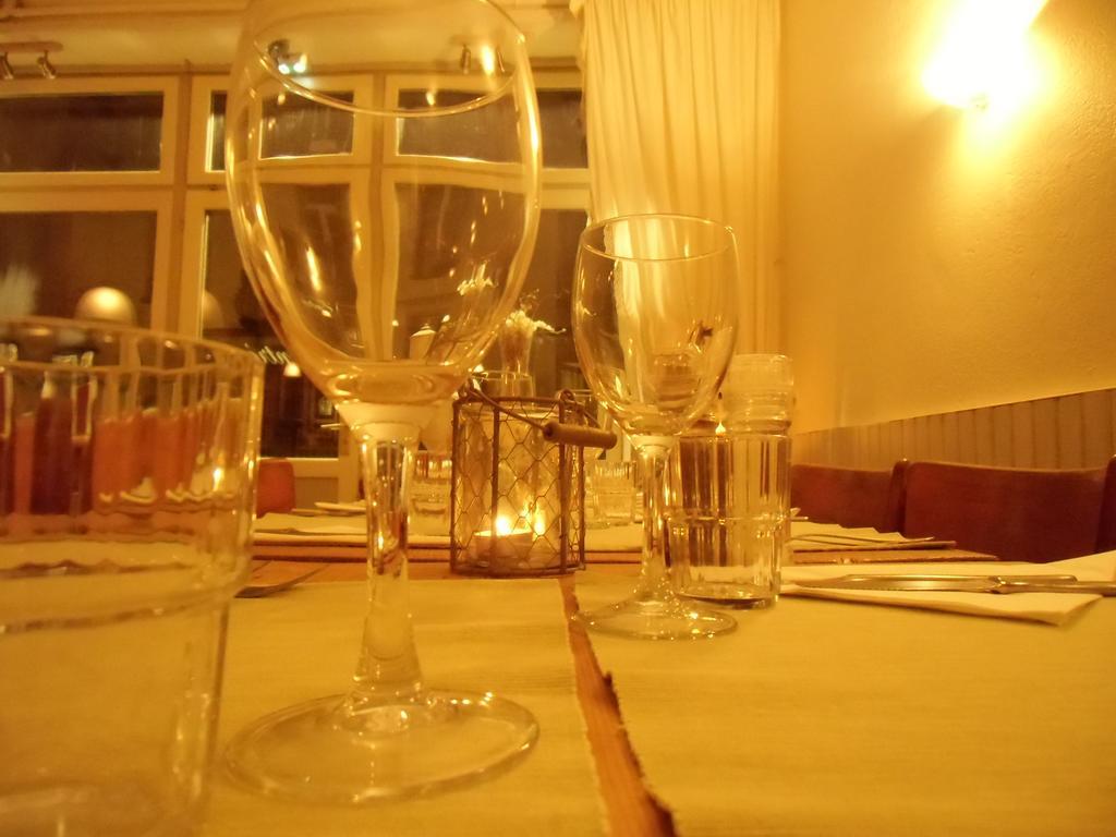 Égliseneuve-dʼEntraigues Hotel De La Providence מראה חיצוני תמונה