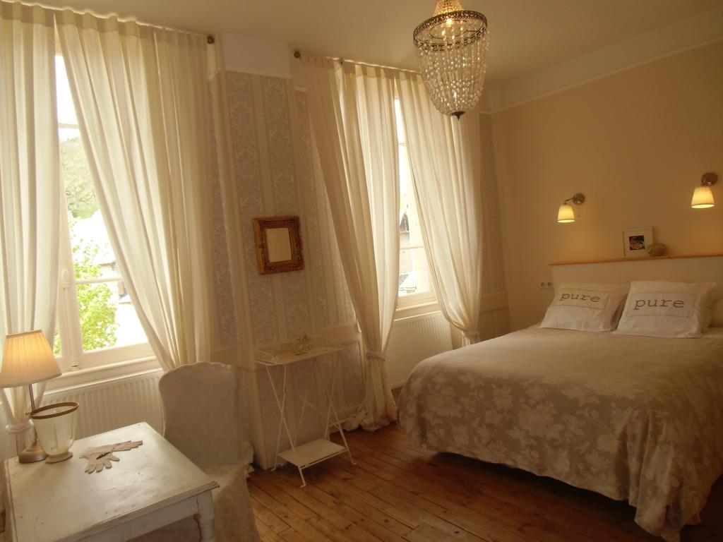 Égliseneuve-dʼEntraigues Hotel De La Providence מראה חיצוני תמונה