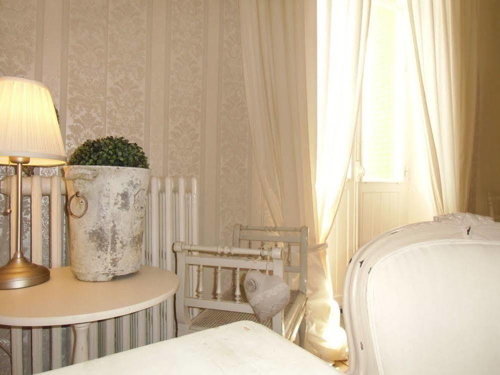 Égliseneuve-dʼEntraigues Hotel De La Providence מראה חיצוני תמונה